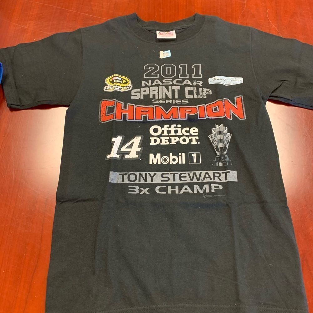 Nascar Tony Stewart 2011 Sprint Cup Series T-Shirt sz S NWT